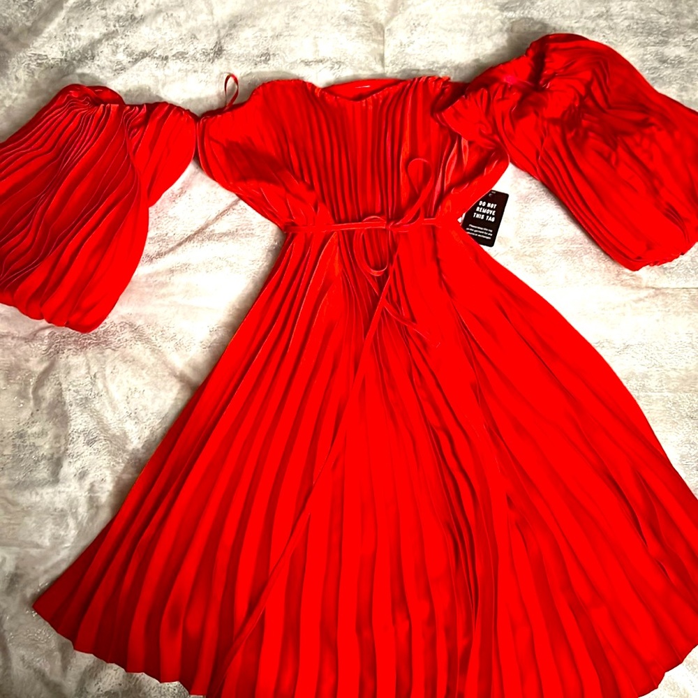 Perfect dress for the Holidays. Color of the season.